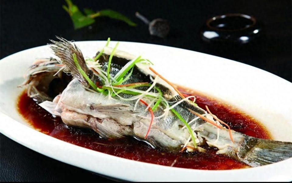 清蒸石斑鱼是哪里的菜系（正宗做法，要蒸多少分钟）